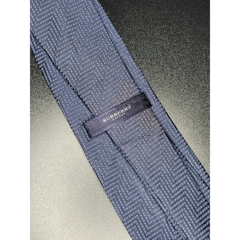 Burberry London Necktie Blue Gray Logo Geometric 100% Silk Good